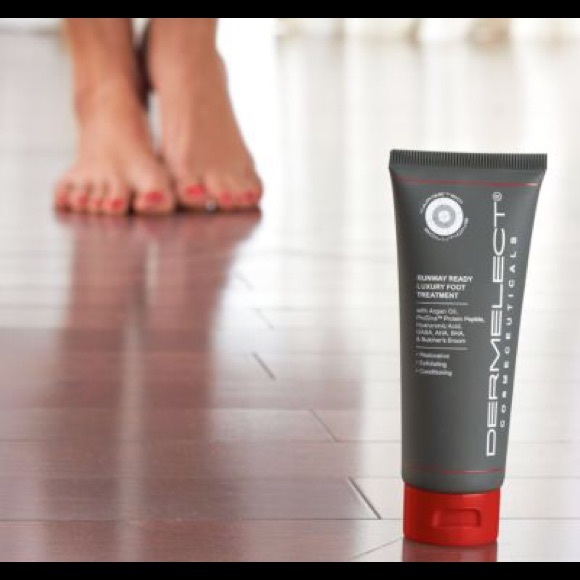 NIB Dermelect Runway Ready Luxury Foot Treatment - Picture 3 of 8